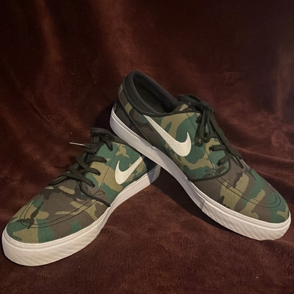 Men’s hardly used Nike Stefan Janoski CNVS Zoom camo shoes size 11.5